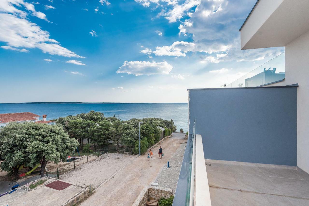 Luxury Penthouse Apartment Mandre Exterior photo